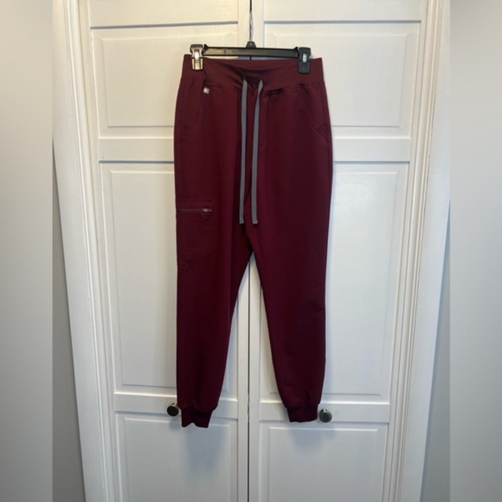 Figs Women’s High Waisted Zamora Jogger Scrub Pants Size Womens Small Burgundy